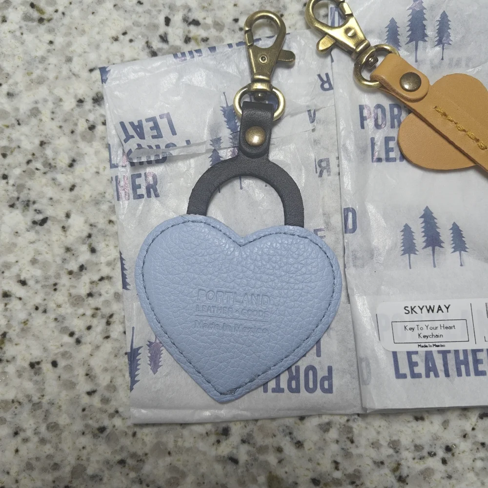 Portland leather Key to Your Heart Keychain (skyway blue) - Picture 4 of 8